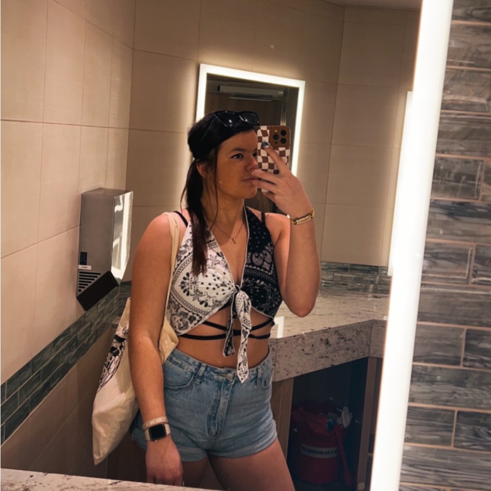 Meet your Posher, Kiara :)